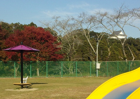 お城の見える公園の写真（11月11日撮影）
