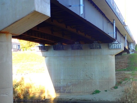 橋梁耐震補修工事施工後の画像