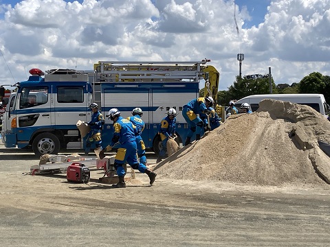 土砂埋没車両からの救出救助