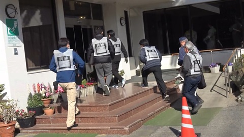 住民が避難する様子の写真