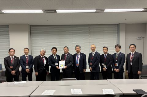 道路環境対策技術分析官と要望書手交