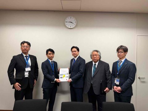 平戸参議院議員と要望書手交