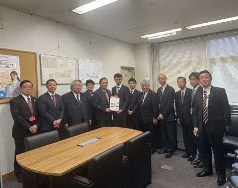 道路局次長と要望書手交