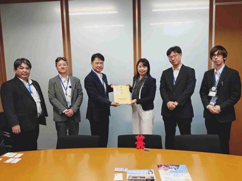 小林さやか参議院議員要望書手交状況