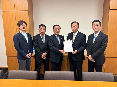 渡辺博道衆議院議員要望書手交状況
