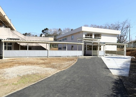 千葉県立市原特別支援学校教室棟外増築外観写真
