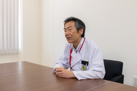 米本副病院長右向き写真