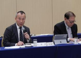 議長会へ出席する小高議長と鈴木副議長の写真