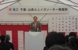 来賓としてあいさつする鈴木副議長