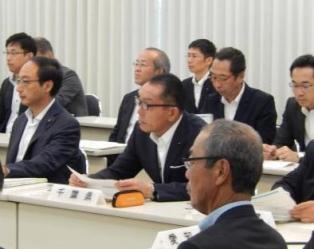 議長会委員会へ出席する阿井議長