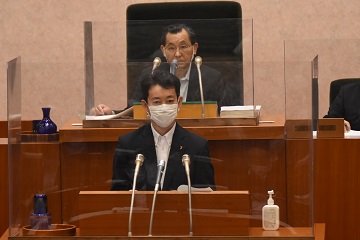 6月定例県議会であいさつする熊谷知事