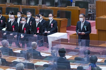 千葉県功労者表彰式で祝辞を述べる信田議長