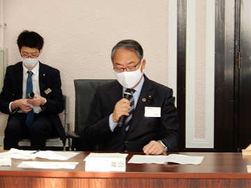 13都道府県議会議長会議に出席する信田議長