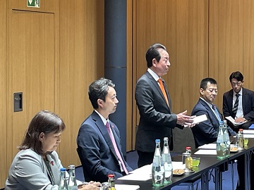 経済関係者と意見交換を行う伊藤議長の様子