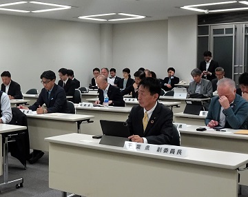 全国都道府県議会議長会の委員会に出席している瀧田議長の様子
