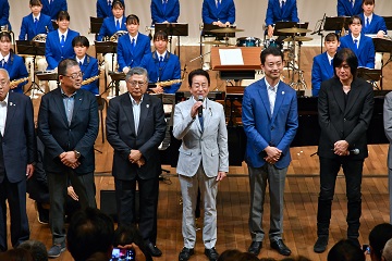 千葉県誕生150周年記念事業 フィナーレイベント（勝浦会場）で感謝とお礼を述べる伊藤議長の様子