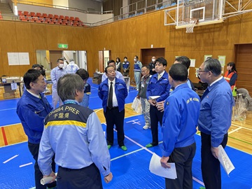 高病原性鳥インフルエンザ現地サブステーションでの瀧田議長及び實川副議長の様子