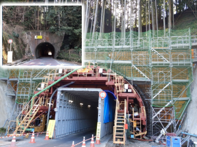 トンネルの活線施行の様子1