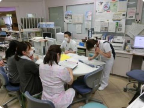 5B病棟ナースステーションの様子
