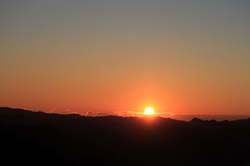 鋸山から見る日の出の写真