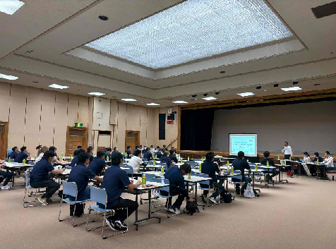 相談員制度について県民生活課から説明を受けている様子