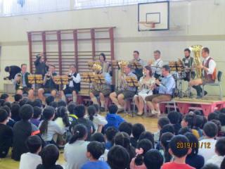 ウィーンフェスタ小学校での演奏風景