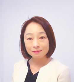 笑顔の野中久美子先生の画像