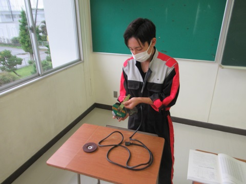 自由研削用といしのといしの交換試運転作業