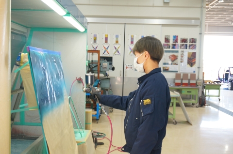 ミックスコースー塗装工体験の様子