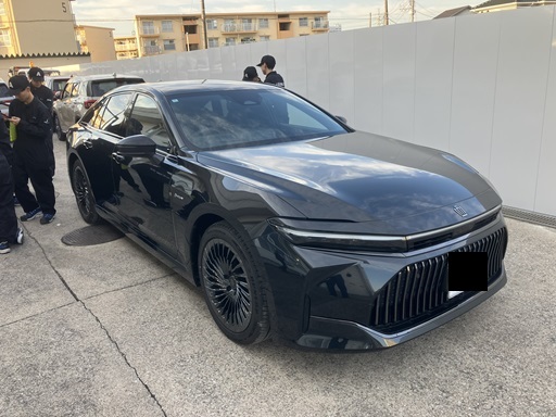 いすゞエルフ1 トヨタクラウンFCEV