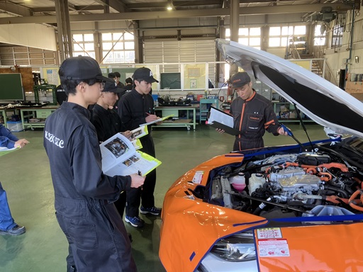 いすゞエルフ1 スタックルームの点検