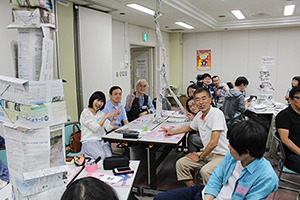 Team building through group work to make the tallest newspaper tower (Chiba City Venue Area )