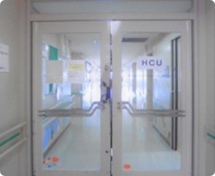 HCU入口ドアの写真