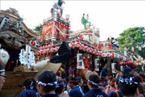 A view of a large float at the festival