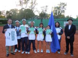 Das Tennisteam und Kiyoshi Koinuma, Generalkonsul des Japanische