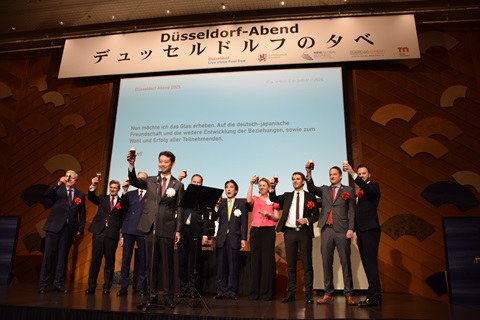 デュッセルドルフの夕べの様子