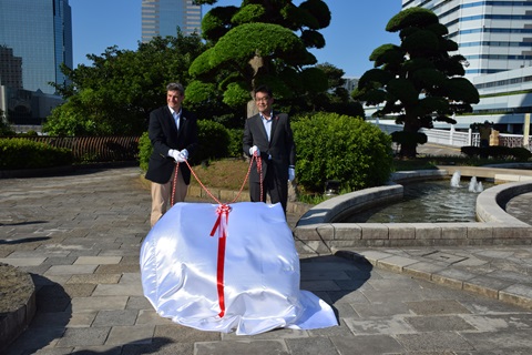 交流記念マンホール蓋除幕式