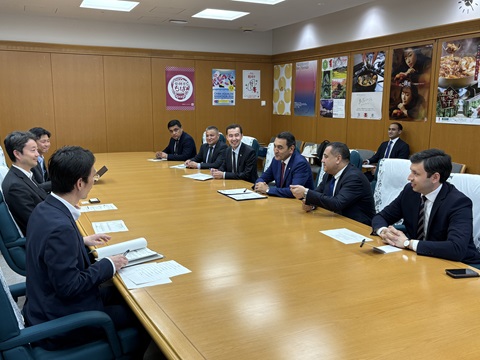 フェルガナ州知事と千葉県知事の会談風景