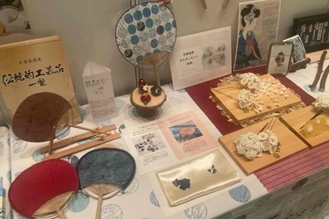 ジビエレザーを使用した房州うちわと江戸つまみかんざし