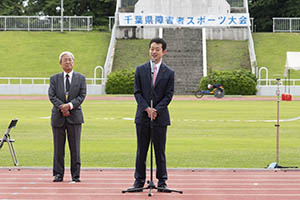 令和4年度千葉県障害者スポーツ大会で挨拶する知事