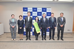 第三十六回伊藤園お~いお茶新俳句大賞表敬訪問の画像