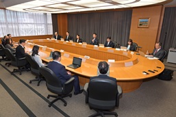 米国の追加関税措置に係る庁内連絡会の様子