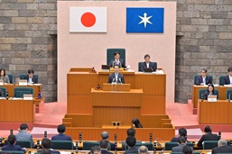 令和7年6月定例県議会の様子