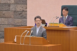 6月4日令和７年６月定例県議会 質疑並びに一般質問の写真
