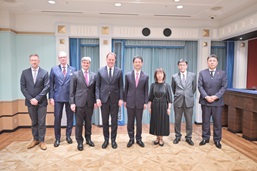デュッセルドルフ市長との会談の写真