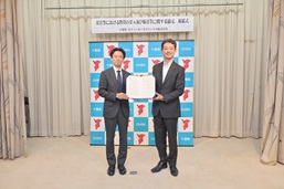 セイノーホールディングス株式会社との災害等における物資の受入及び輸送等に関する協定締結式の写真