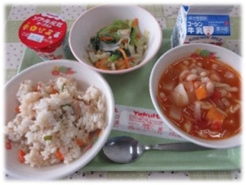 長崎小学校の給食の写真