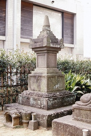 西福寺石造宝篋印塔