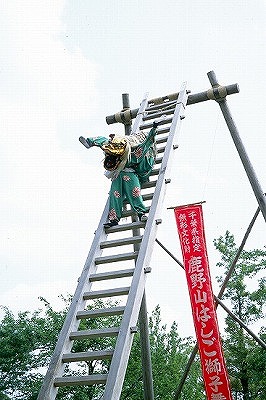 鹿野山のはしご獅子舞