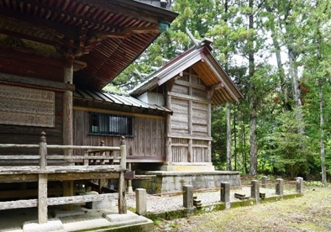亀山神社幣殿・本殿